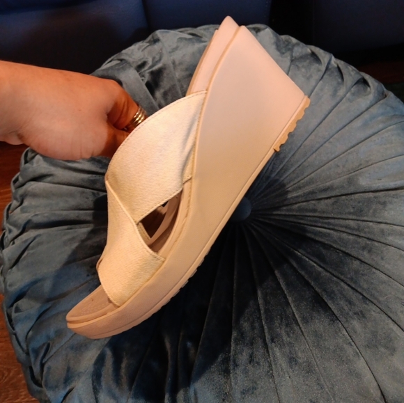 Crocs Wedge Sandal Crocs Leigh II XStrap Wedge Beige beach vacation Size W10 - Picture 3 of 6